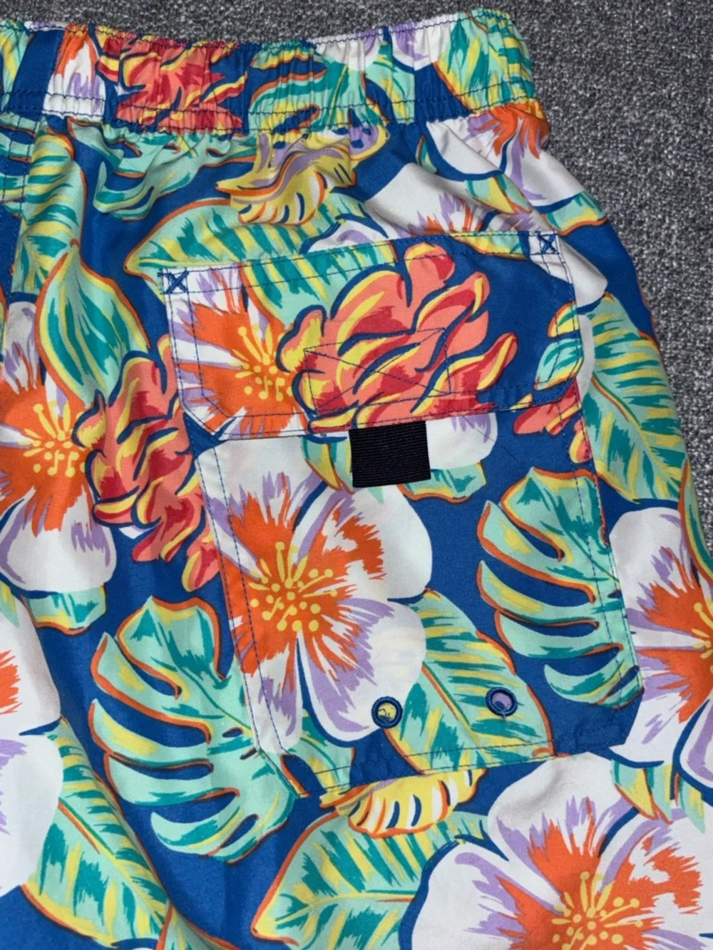 Vineyard Vines floral Hawaiian Chappy swim trunks shorts no liner size Medium